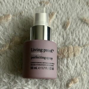 Living Proof Restore Perfecting Spray .